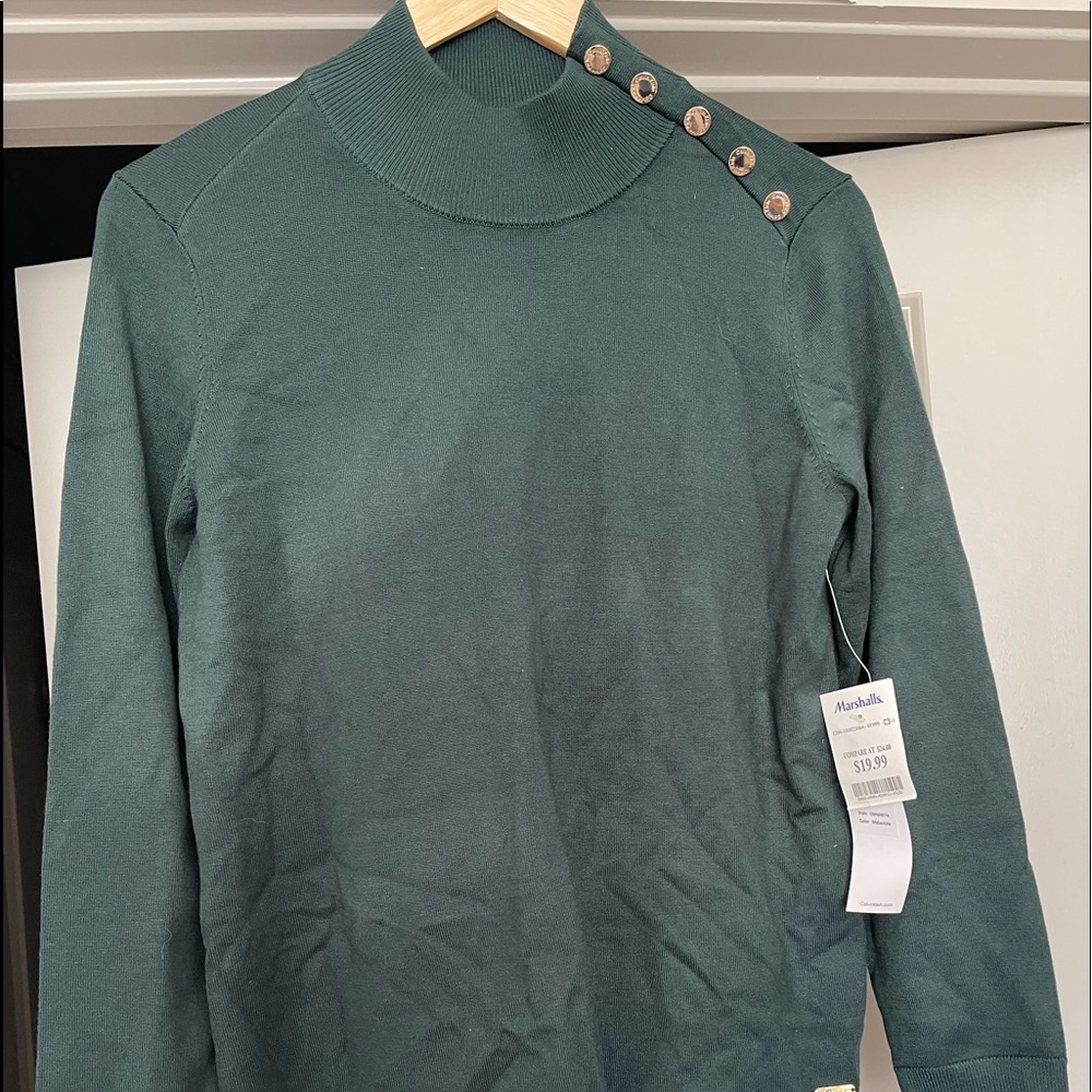 Mock-neck turtle neck sweater with Button Shoulder